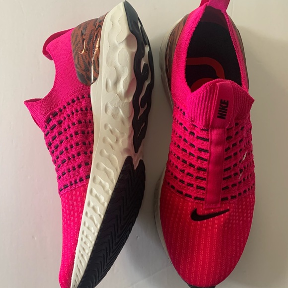 New! Nike Phantom Pink Cheetah Sneakers - Picture 4 of 7